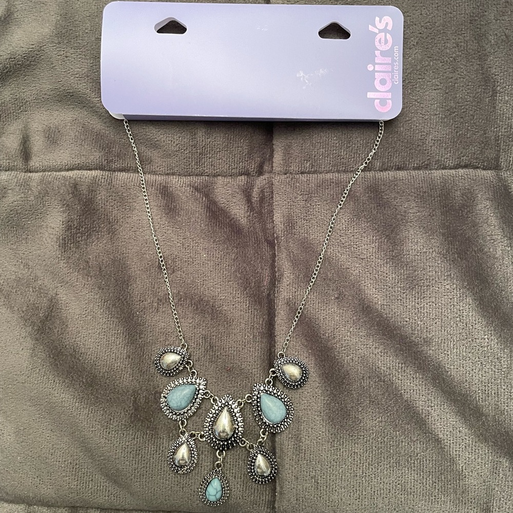 Women’s teardrop necklace